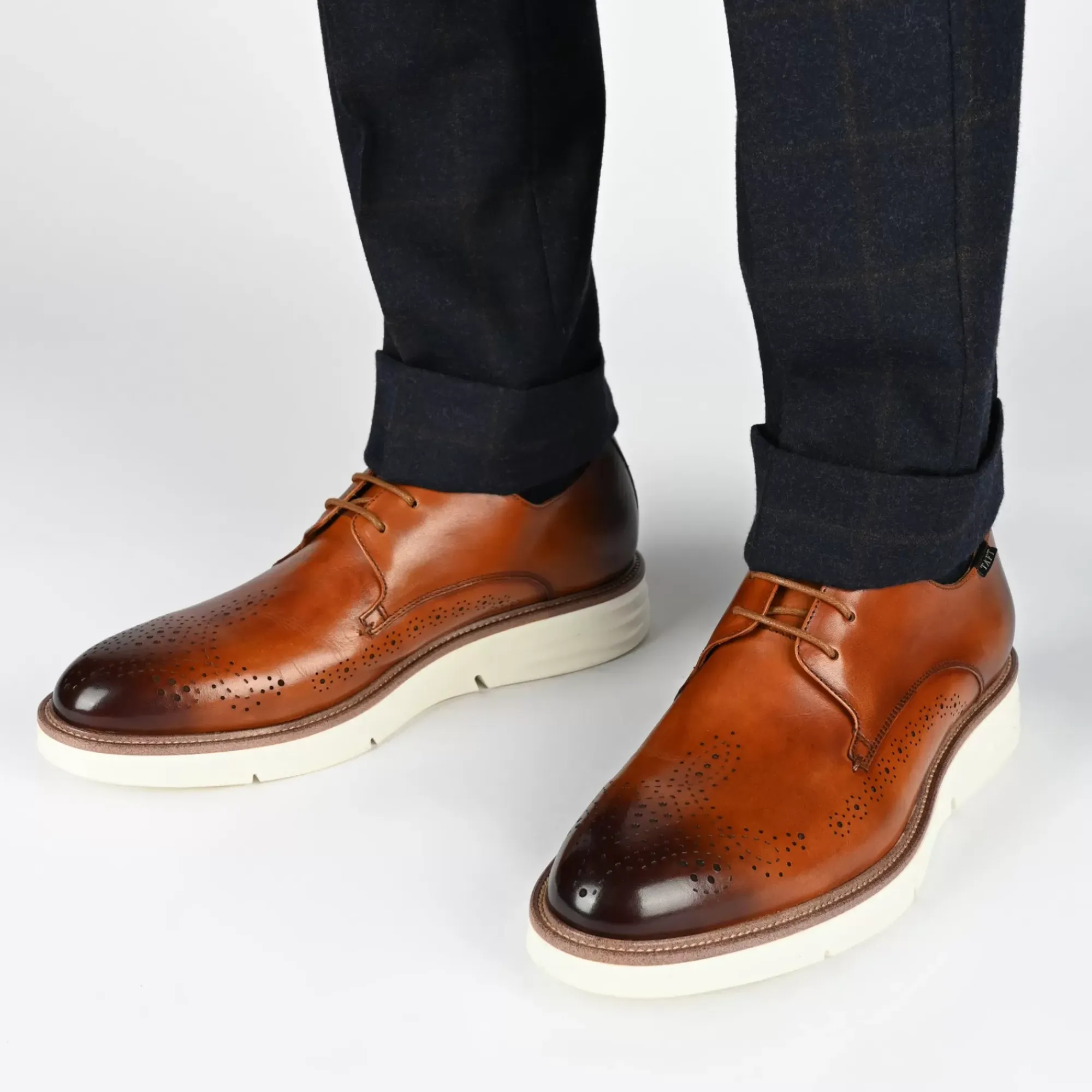 TAFT Model 104 Shoe In Honey