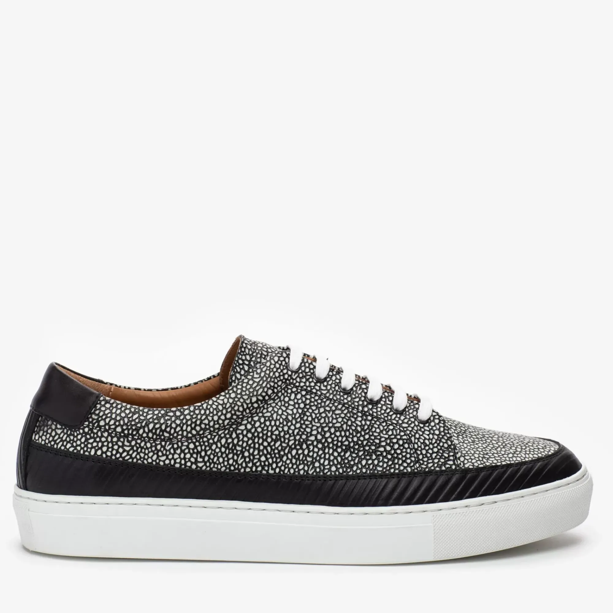 Discount TAFT The Fifth Ave Sneaker In Stone Pebbled Leather |