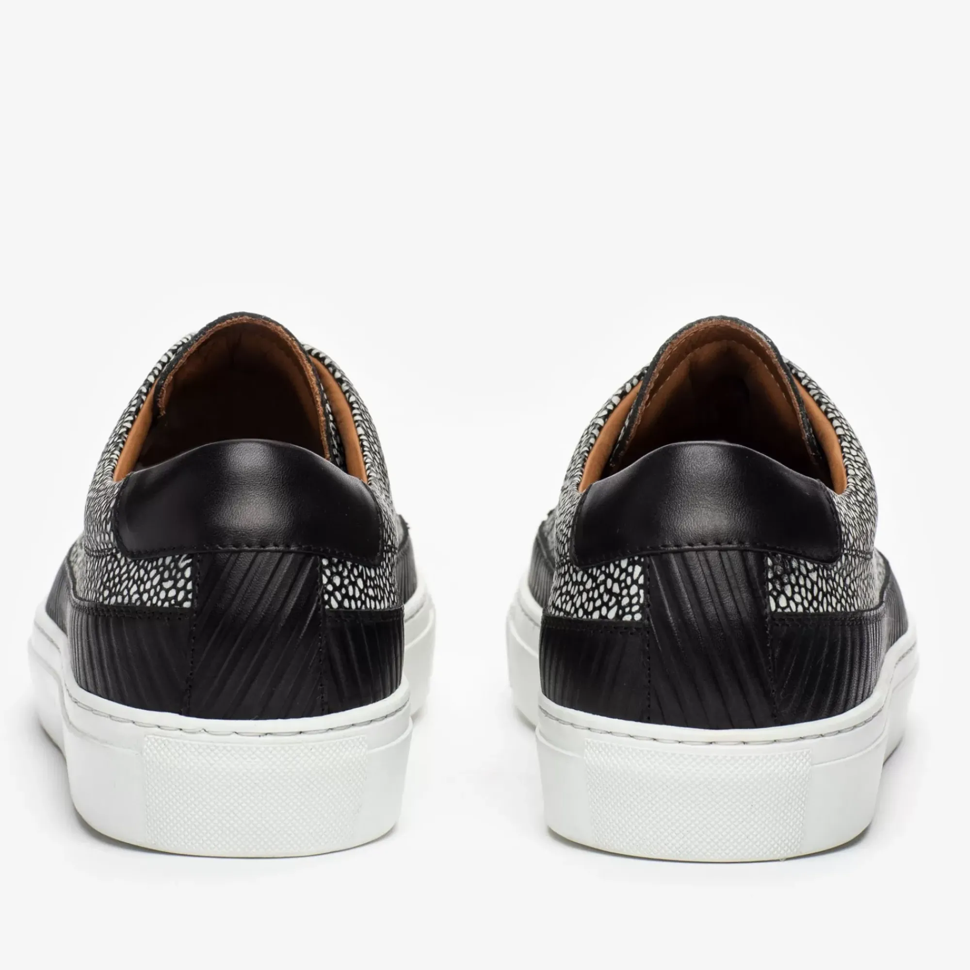 Discount TAFT The Fifth Ave Sneaker In Stone Pebbled Leather |